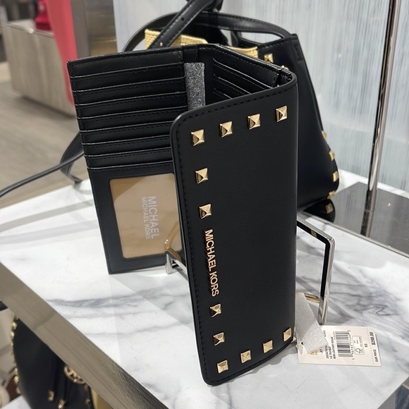 MICHAEL KORS JET SET TRAVEL LADY LARGE TRIFOLD  NON-LEATHER VEGAN WALLET 
BLACK - Picture 13 of 16